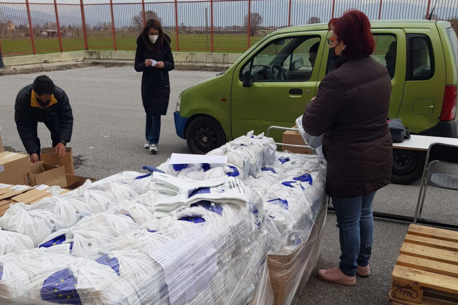 Πραγματοποιείται με επιτυχία η διανομή τροφίμων και ειδών πρώτης ανάγκης σε ευάλωτους συμπολίτες μας, σε Δήμους της Δυτικής Μακεδονίας, στο πλαίσιο του επισιτιστικού προγράμματος ΤΕΒΑ